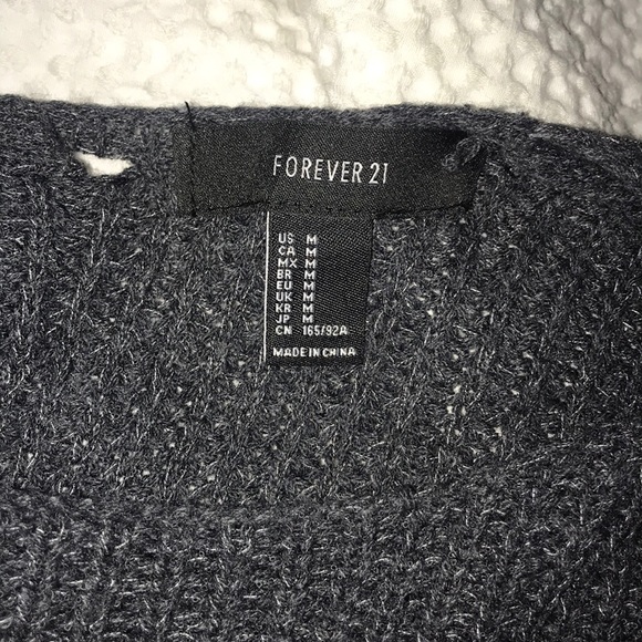 grey sweater with braided bow in the back - Picture 2 of 4